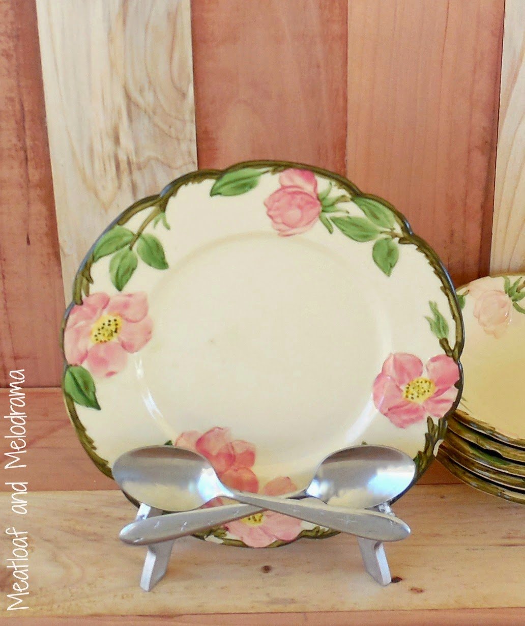 vintage desert rose plate in diy crossed spoon plate stand