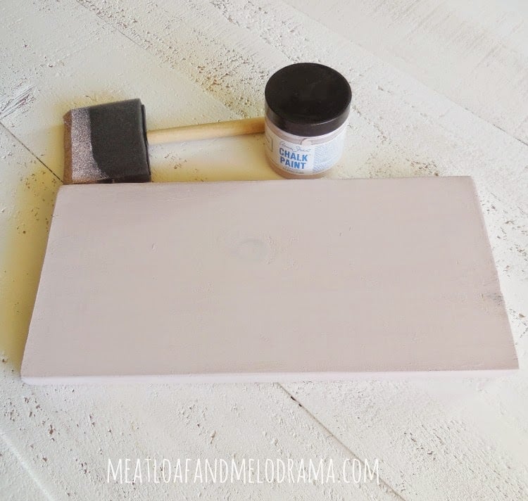 paint wood board with annie sloan chalk paint in antoinette