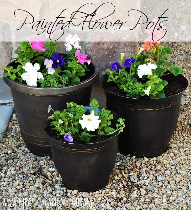 spray painted flower pots in oil rubbed bronze