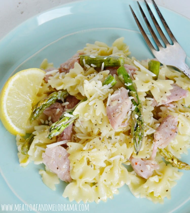 mini bow ties with asparagus, ham and Parmesan cheese