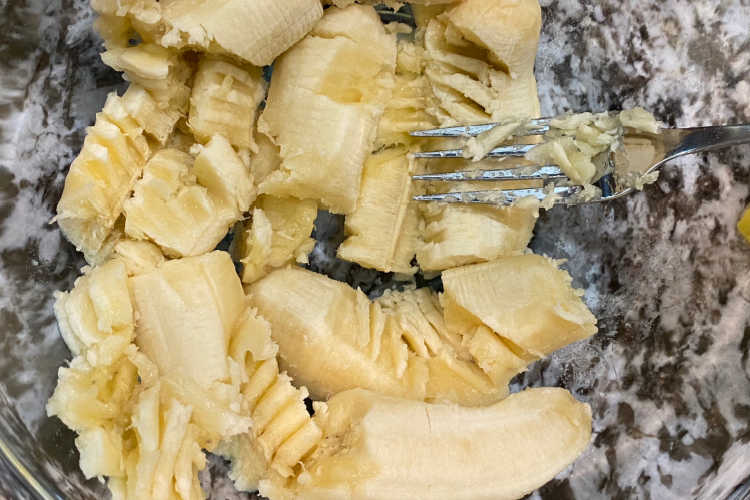 mash bananas in mixing bowl with fork