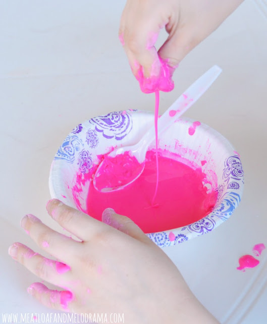 how to make ooblek with cornstarch and water and pink food coloring 