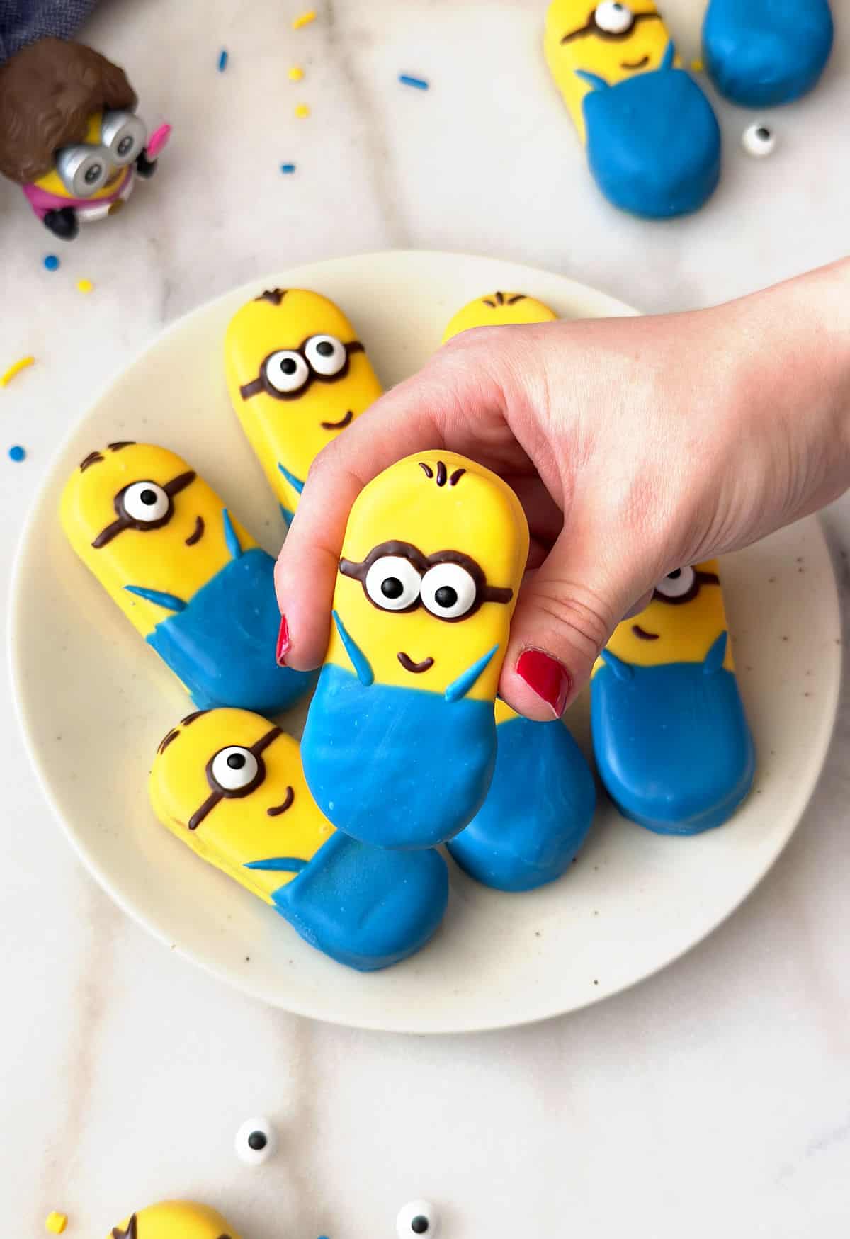hand holding cookie minion.
