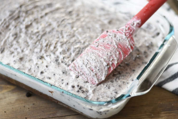 spread oreo pudding over and into holes in chocolate cake