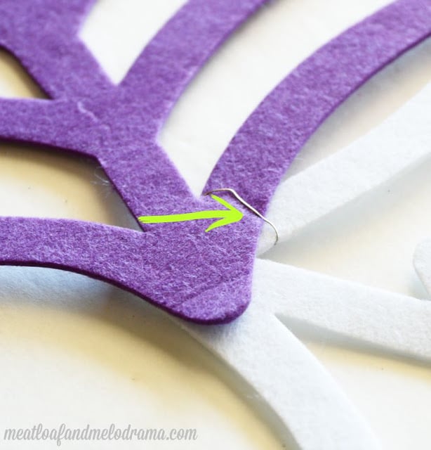 how-to-make-Halloween-sign-from-felt-spider-webs