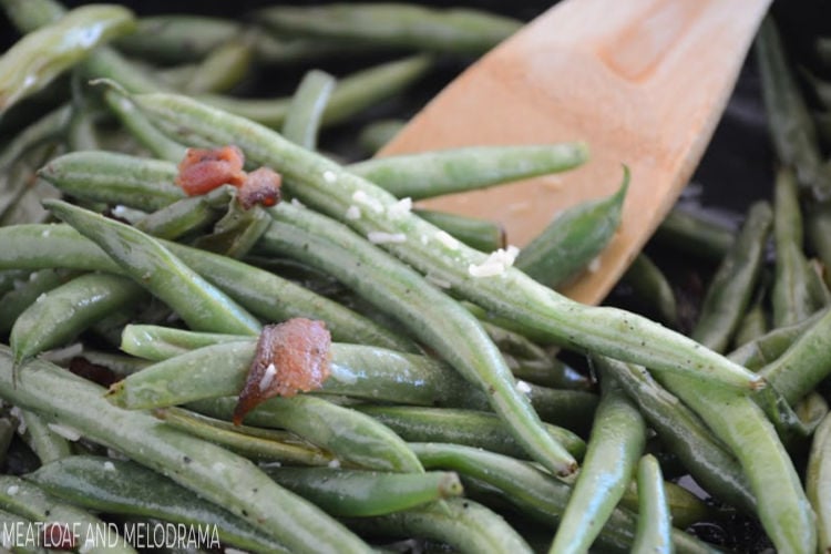 pan fry fresh green beans with bacon