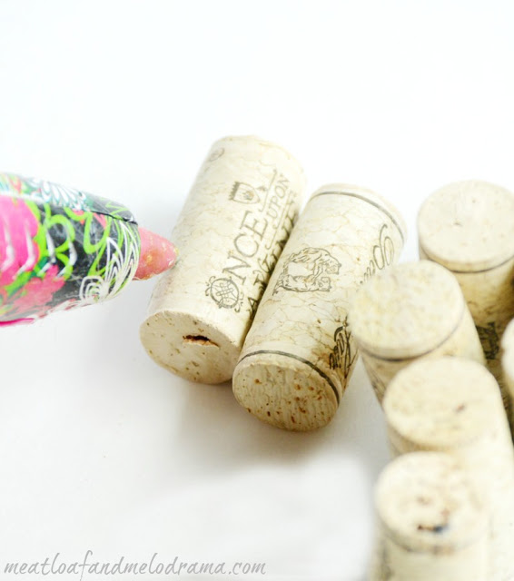 glue-wine-corks-with-glue