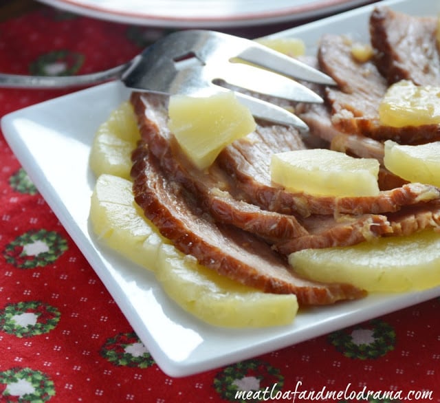 sliced-spiral-ham-with-pineapples