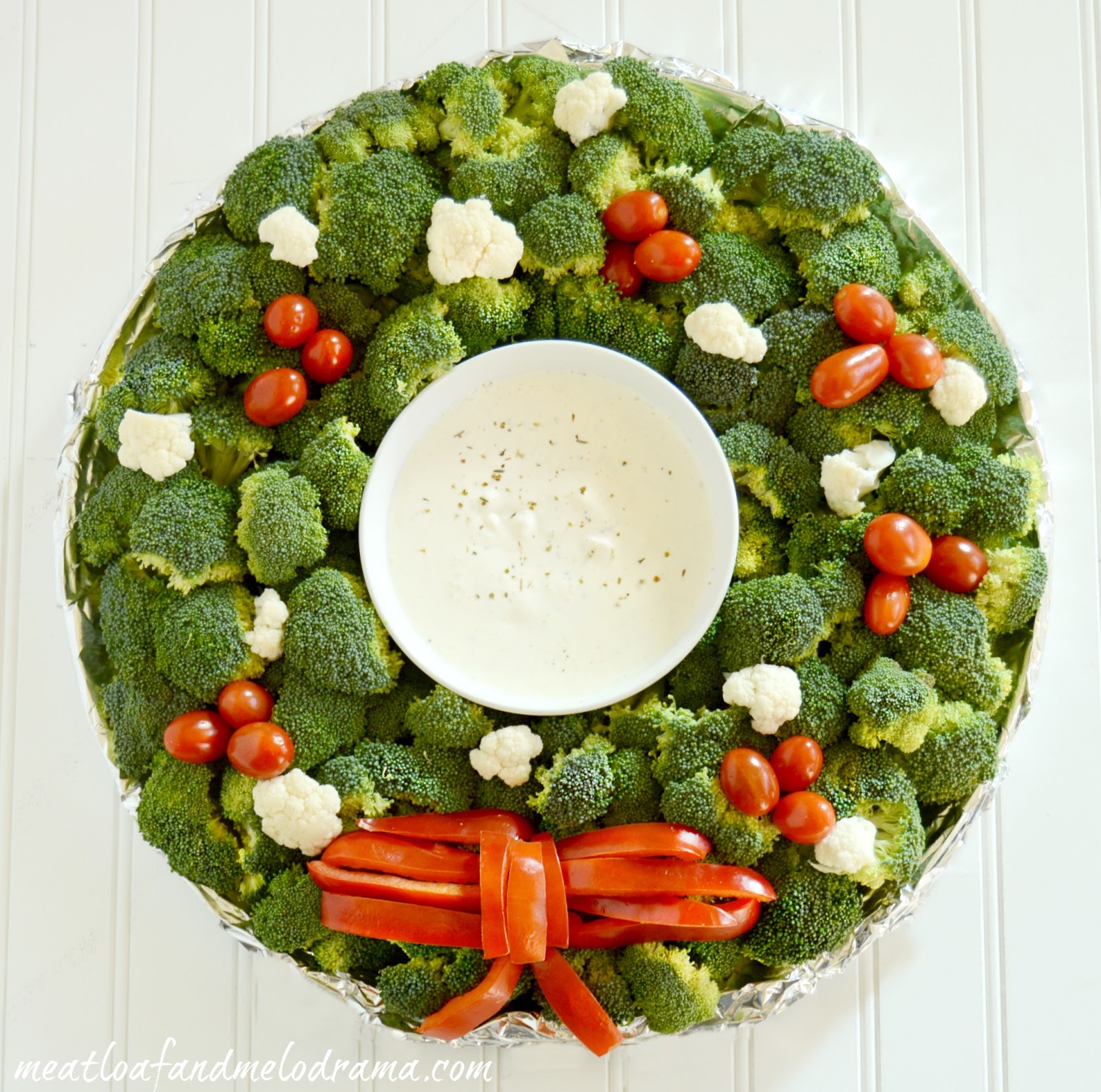 Veggie Christmas Wreath Platter - Meatloaf and Melodrama
