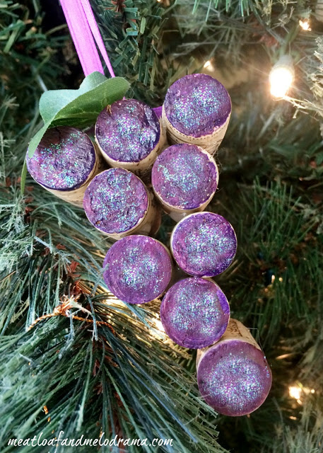 Christmas-tree-ornament-grapes-made-out-of-wine-corks
