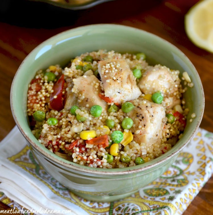chicken-veggies-quinoa-bowl