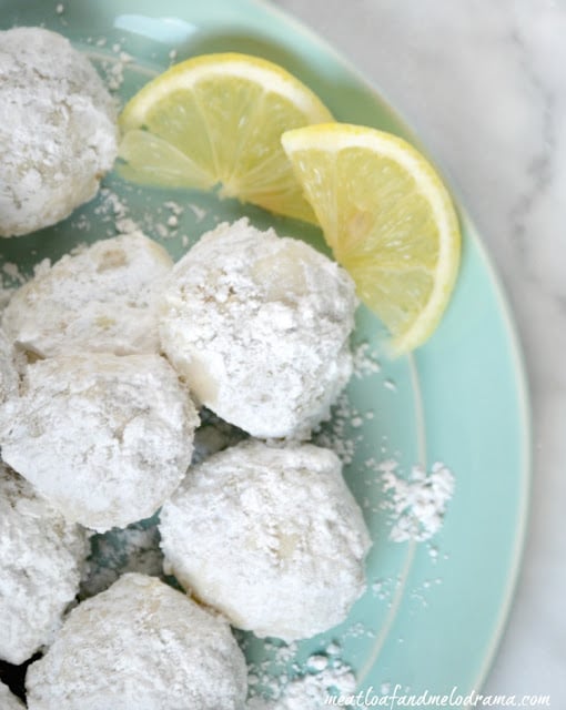 powdered-sugar-cookies-on-plate