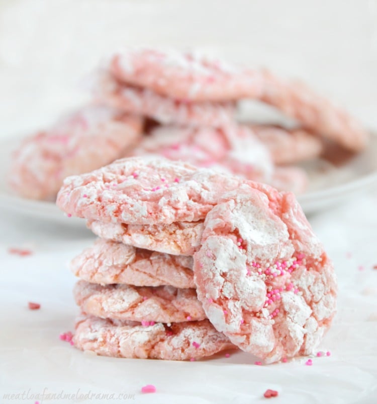 strawberry-cake-mix-crinkle-cookies-for-valentine's-day
