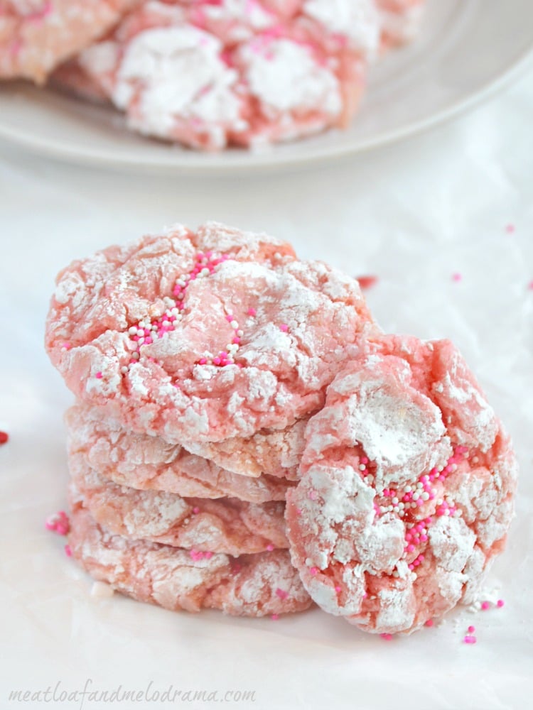 strawberry-crinkle-valentine-cookies