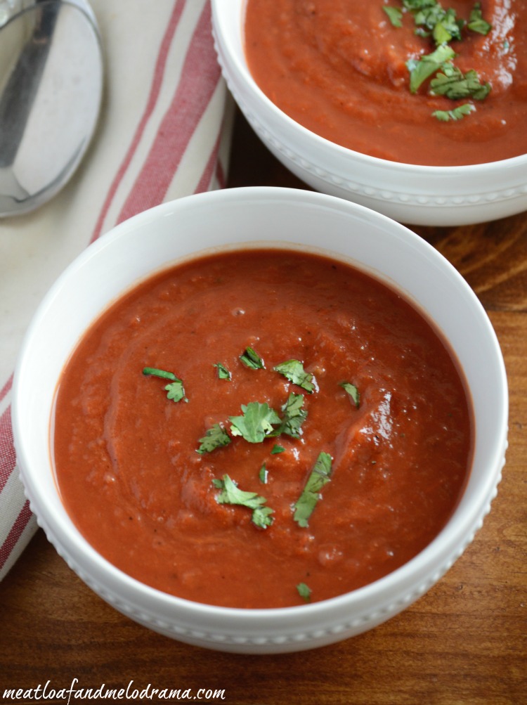 easy-homemade-tomato-soup-in-bowls