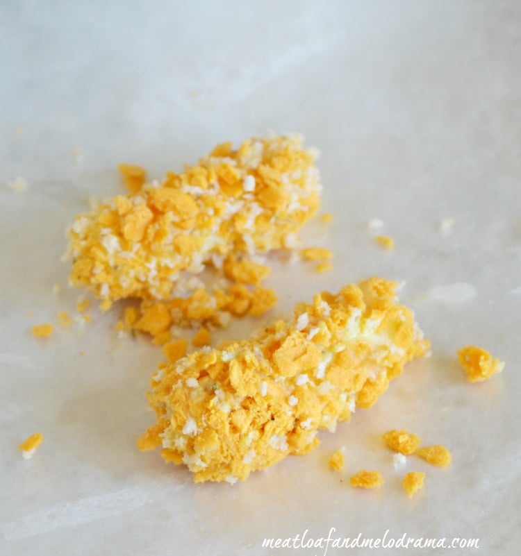 breadcrumb-goldfish-cracker-mozzarella-sticks