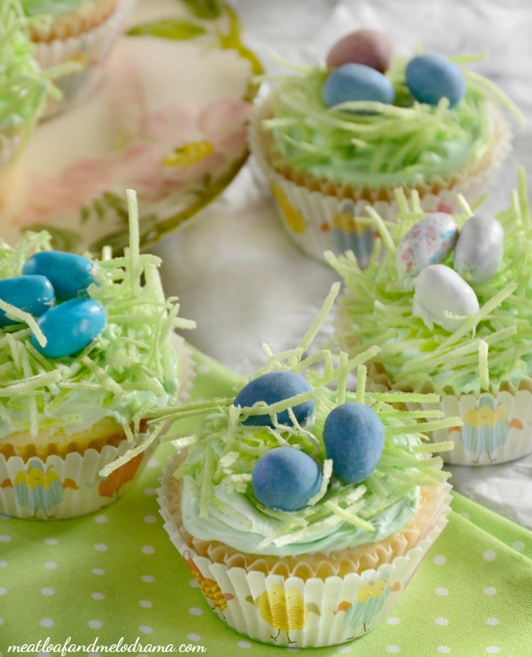 birds nest cupcakes on Easter table
