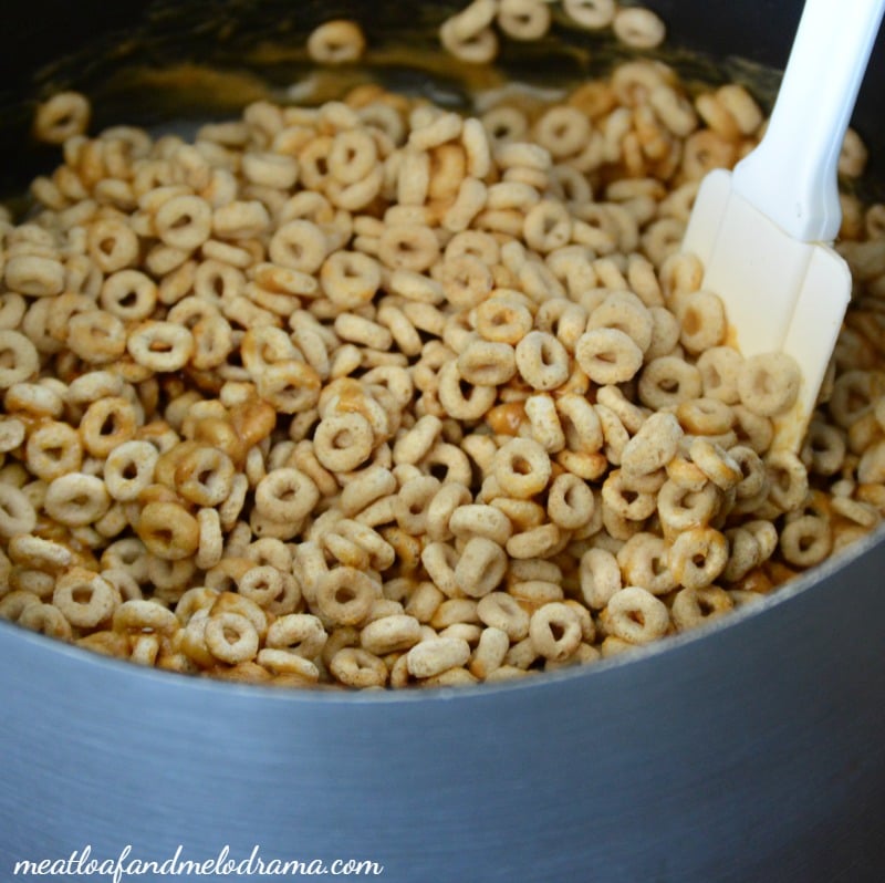 mix peanut butter with cheerios in pot
