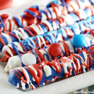easy-patriotic-candy-coated-pretzel-sticks