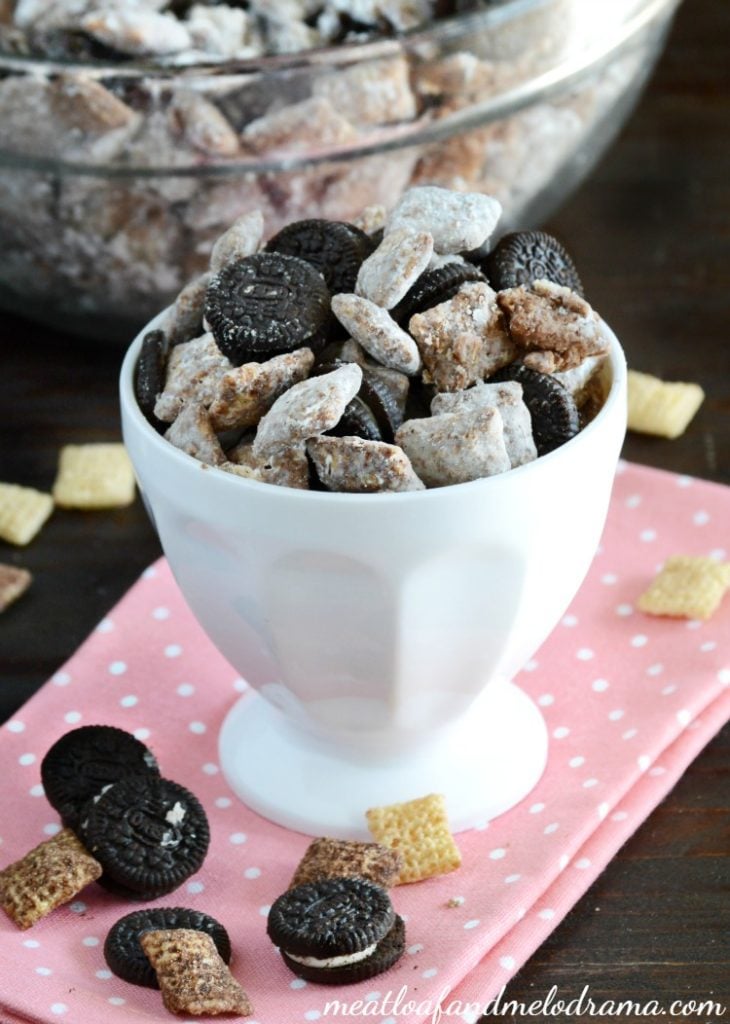 easy-oreo-puppy-chow-recipe in white bowl