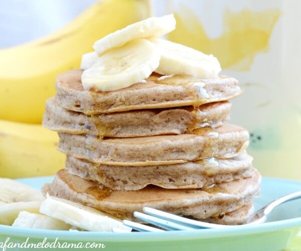 easy-banana-cinnamon-pancakes-breakfast