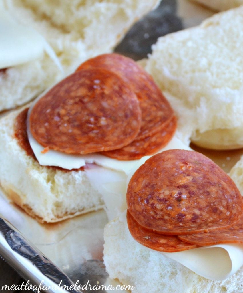 make-pepperoni-pizza-sliders-hawaiian-rolls