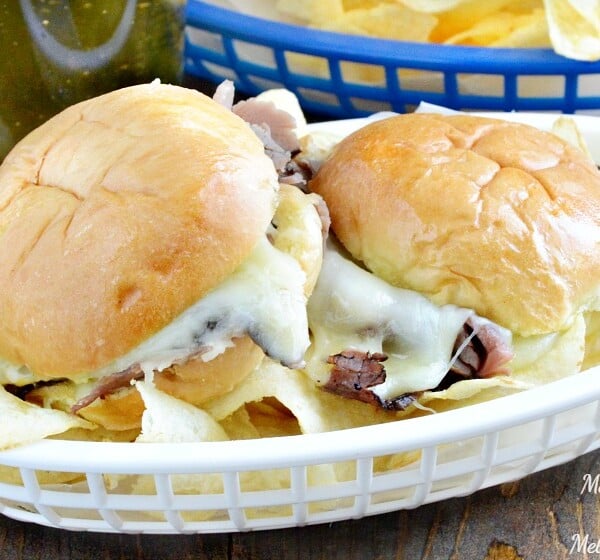 cheesy-baked-roast-beef-sliders-chips-game-day