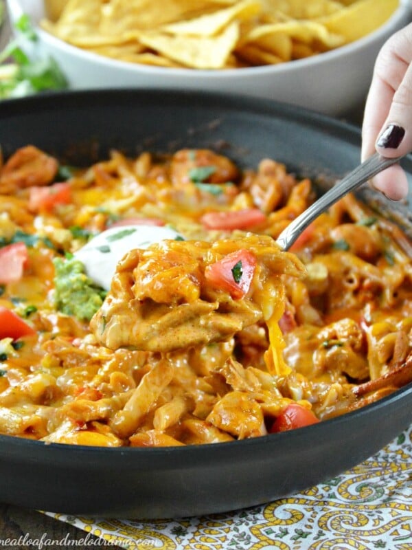 one-pan-creamy-chicken-enchilada-pasta-dinner-recipe