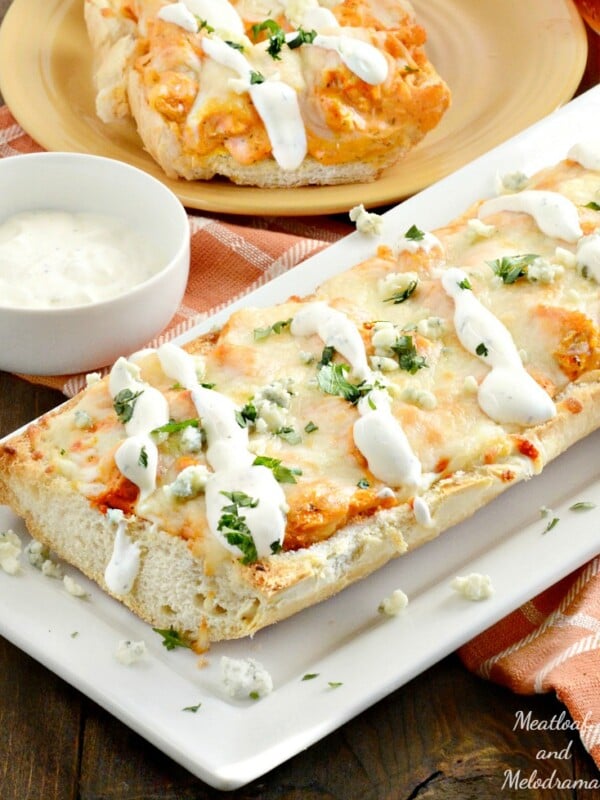 easy-buffalo-french-bread-pizza-plated