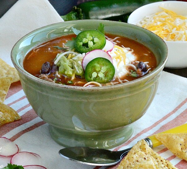 easy-beef-taco-soup-blaci-beans-guacamole-sour-cream-meatloafandmelodrama.com