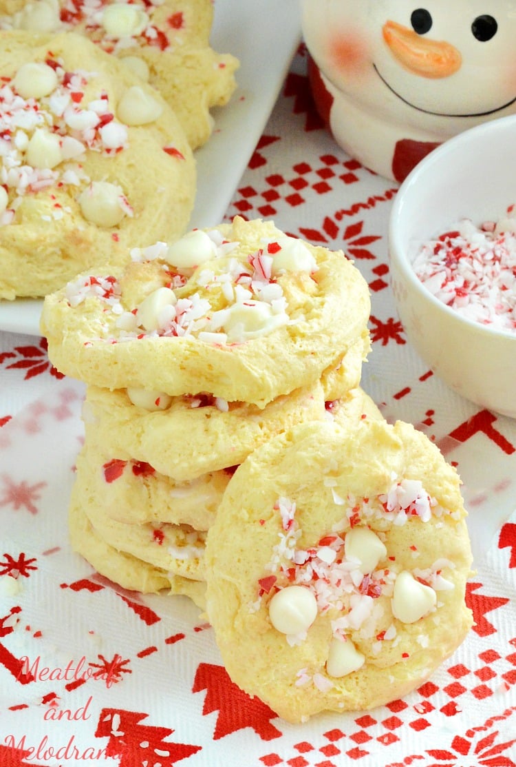 easy-white-chocolate-peppermint-crunch-cookies