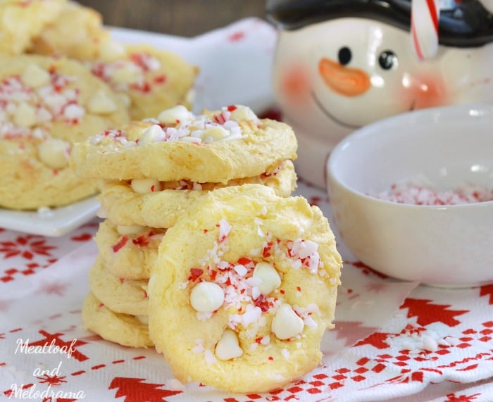 easy-white-chocolate-peppermint-crunch-cookies-recipe-meatloafandmelodrama.com