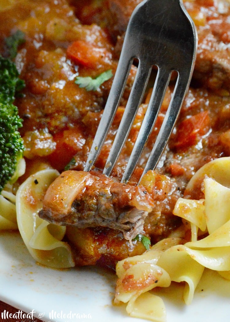 easy swiss steak recipe with egg noodles and gravy