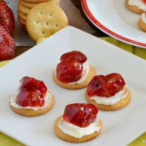 ritz crackers with strawberry pie filling and cream cheese