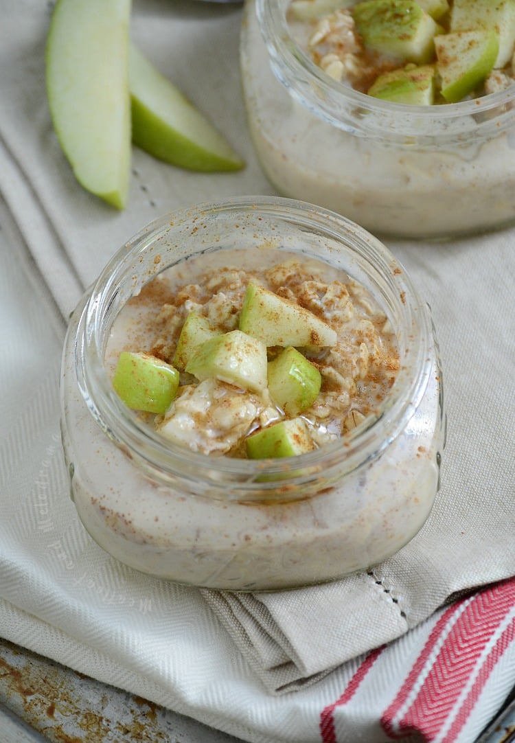 cinnamon brown sugar overnight oats in mason jar