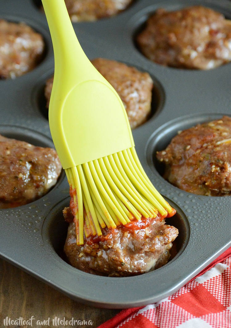 italian meatloaf muffins with marinara sauce