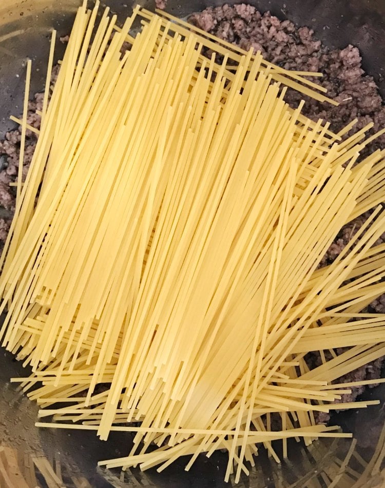 layer spaghetti over meat to make in instant pot