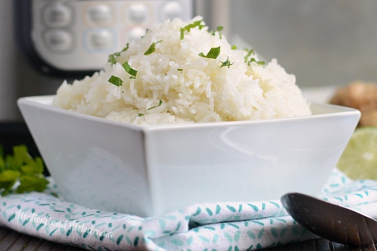 instant pot jasmine rice in a bowl