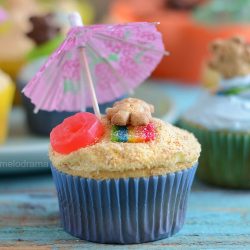 summer beach party cupcakes with teddy grahams umbrellas candy