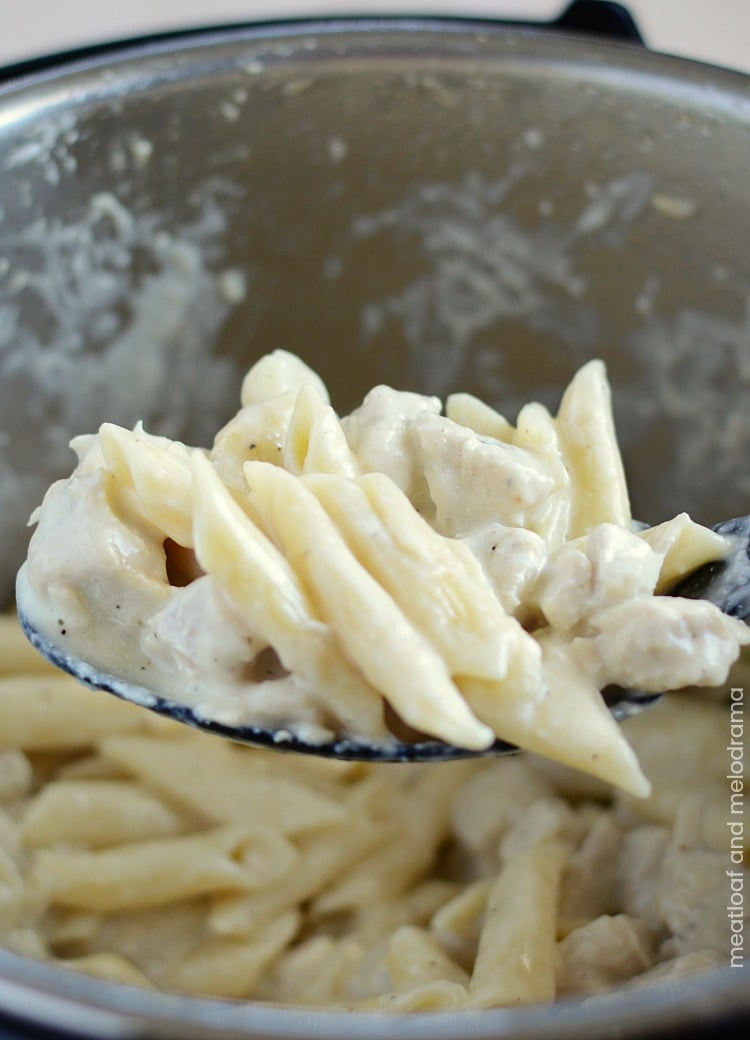 instant pot chicken alfredo pasta on spoon