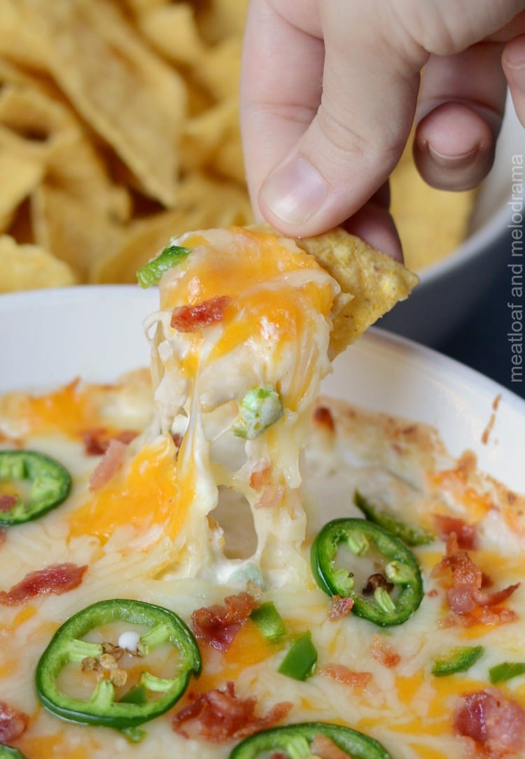 instant pot jalapeno popper chicken dip with bacon on tortilla chip