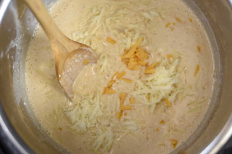 mix cream cheese and cheese in instant pot queso dip
