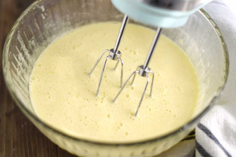 mix lemon curd filling with mixer for easy lemon bars