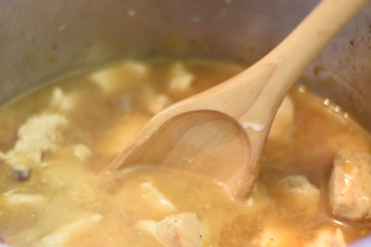 whisk cornstarch slurry into instant pot orange chicken