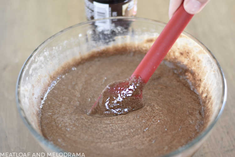 mix root beer and cake mix in a mixing bowl