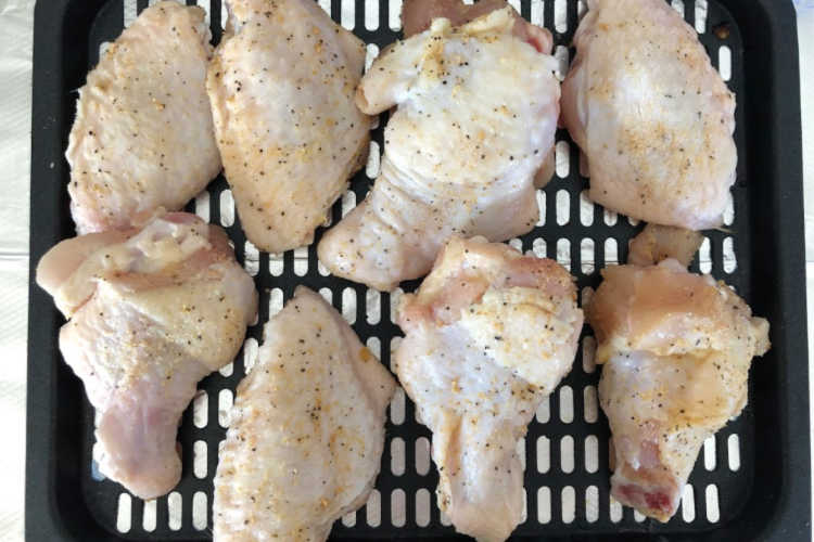 chicken wings with dry rub on air fryer tray