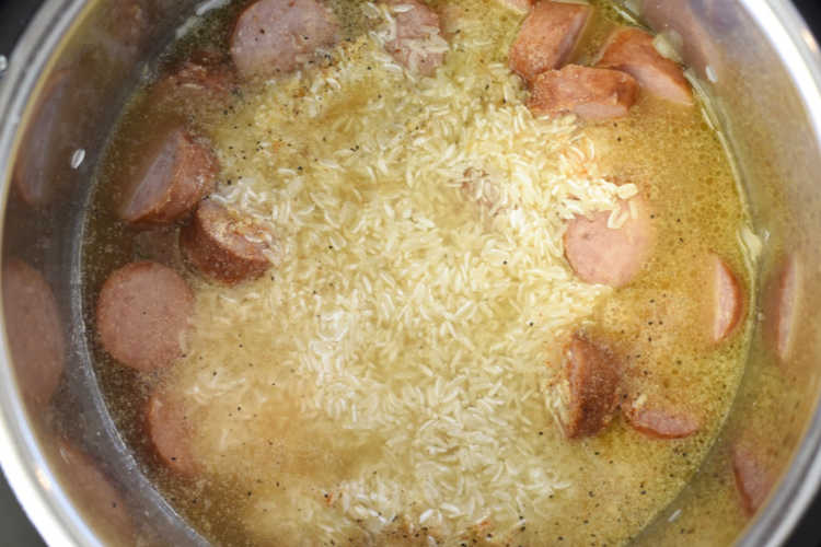 jasmine rice and kielbasa in the instant pot pressure cooker with chicken broth