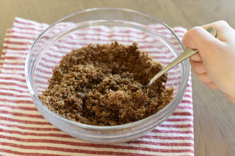 mix gingersnap cookie crumbs and melted butter in bowl