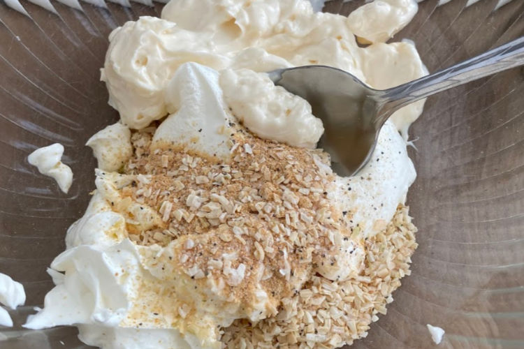 mix mayonnaise, sour cream and seasonings in bowl 