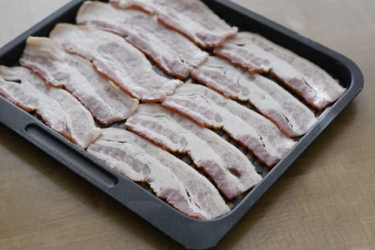 raw bacon on air fryer tray